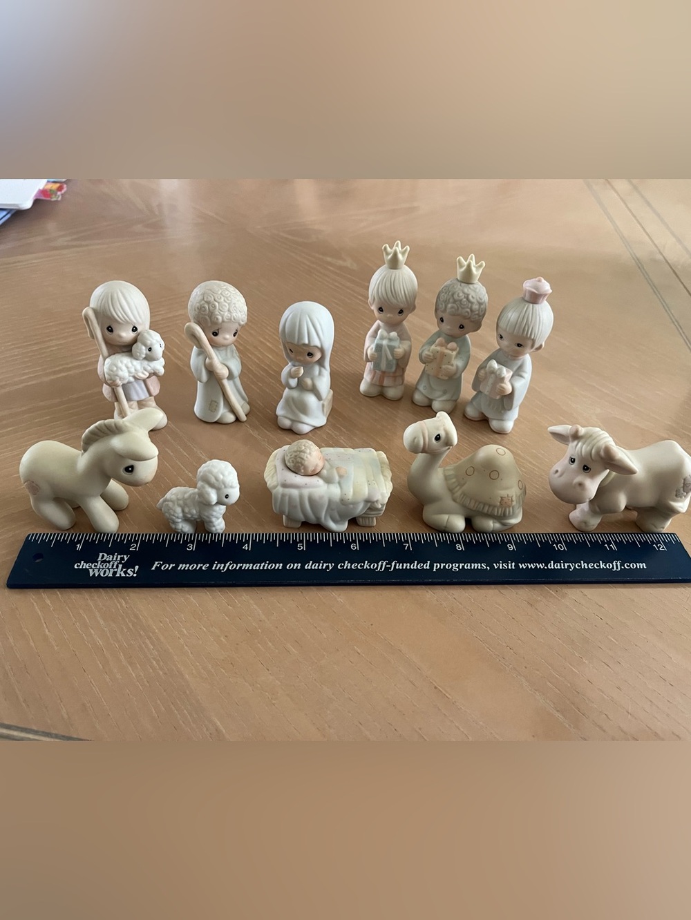 Precious Moments Miniature Nativity 11 piece set. - Picture 6 of 10